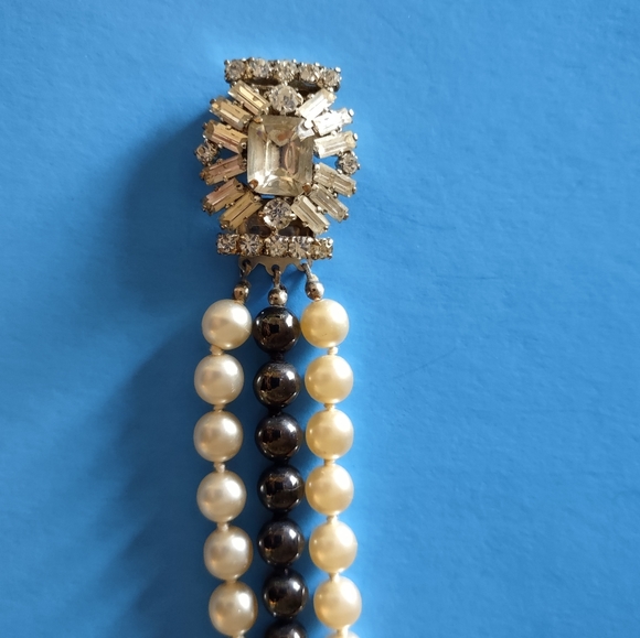 Vintage Faux Pearl Necklace - Picture 9 of 9